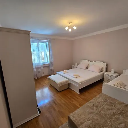 Luxury Tanja , Bacvice Σπλιτ